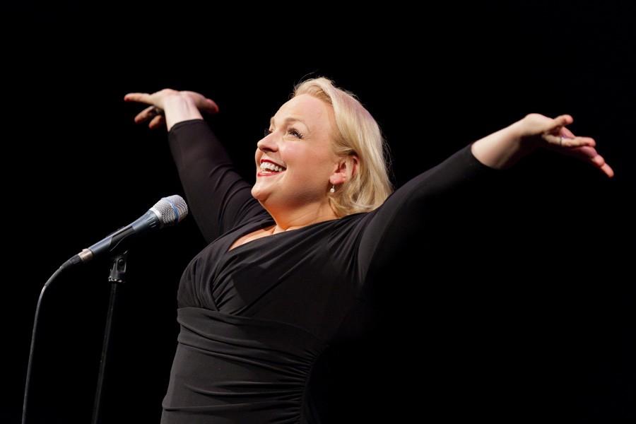 Faye Lane - Professional null Speaker