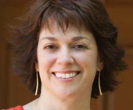 Kristan Higgins - Professional null Speaker