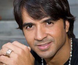 Luis Fonsi - Professional null Speaker