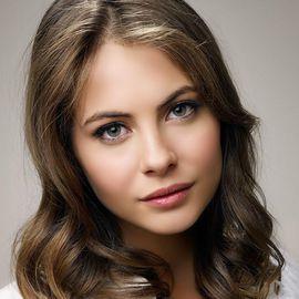 Willa Holland - Professional null Speaker