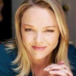 Lauren Bowles - Professional null Speaker