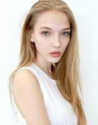 Allie Lewis - Professional Speakers Booking