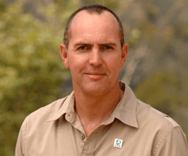 Arnold Vosloo - Professional null Speaker