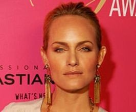Amber Valletta - Professional null Speaker