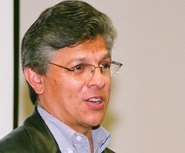 Daniel R. Castro - Professional Speakers Booking