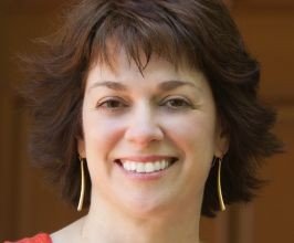 Kristan Higgins - Professional null Speaker