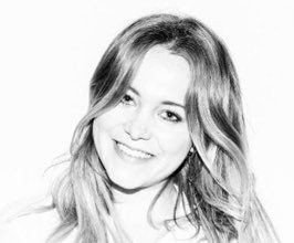 Poppy Jamie - Professional null Speaker