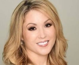 Jennifer Hale - Professional null Speaker