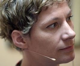 Zoe Comyns - Professional null Speaker