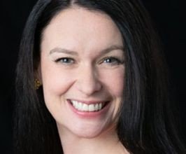 Elisabeth Egan - Professional null Speaker