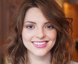 Essie Button - Professional null Speaker