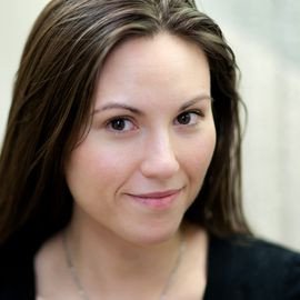 Linda Bustos - Professional null Speaker