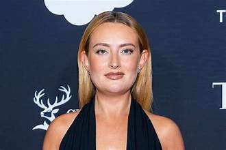 Amelia Dimoldenberg - Professional Speakers Booking