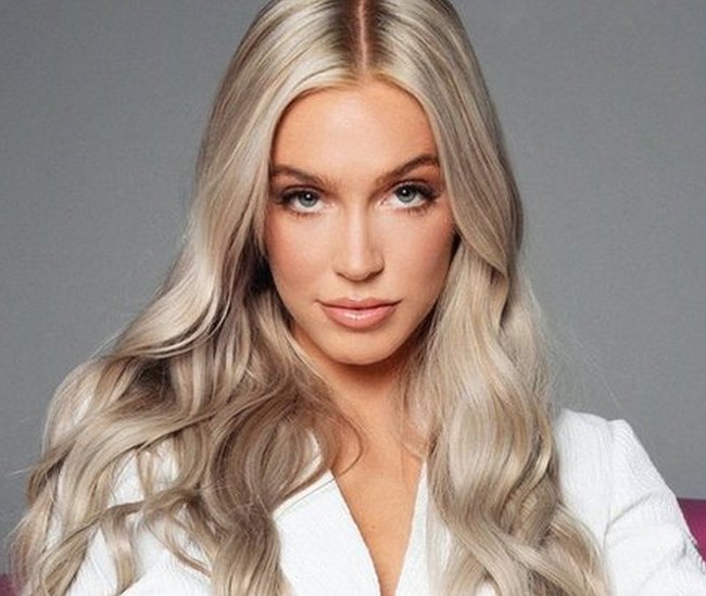 Alex Cooper - Professional Speakers Booking