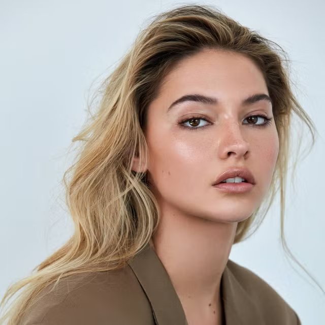 Madelyn Cline - Professional null Speaker