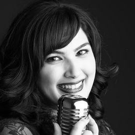 Roxy Azari - Professional null Speaker