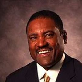 Desi Williamson - Professional Speakers Booking