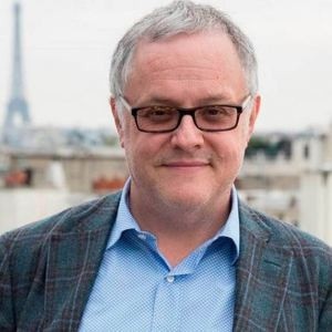 Neal Baer - Professional Speakers Booking