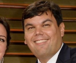 Robert Lopez - Professional Speakers Booking