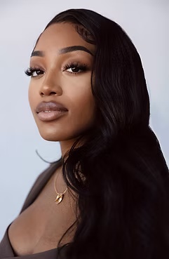 Chelsea Miller - Professional Speakers Booking