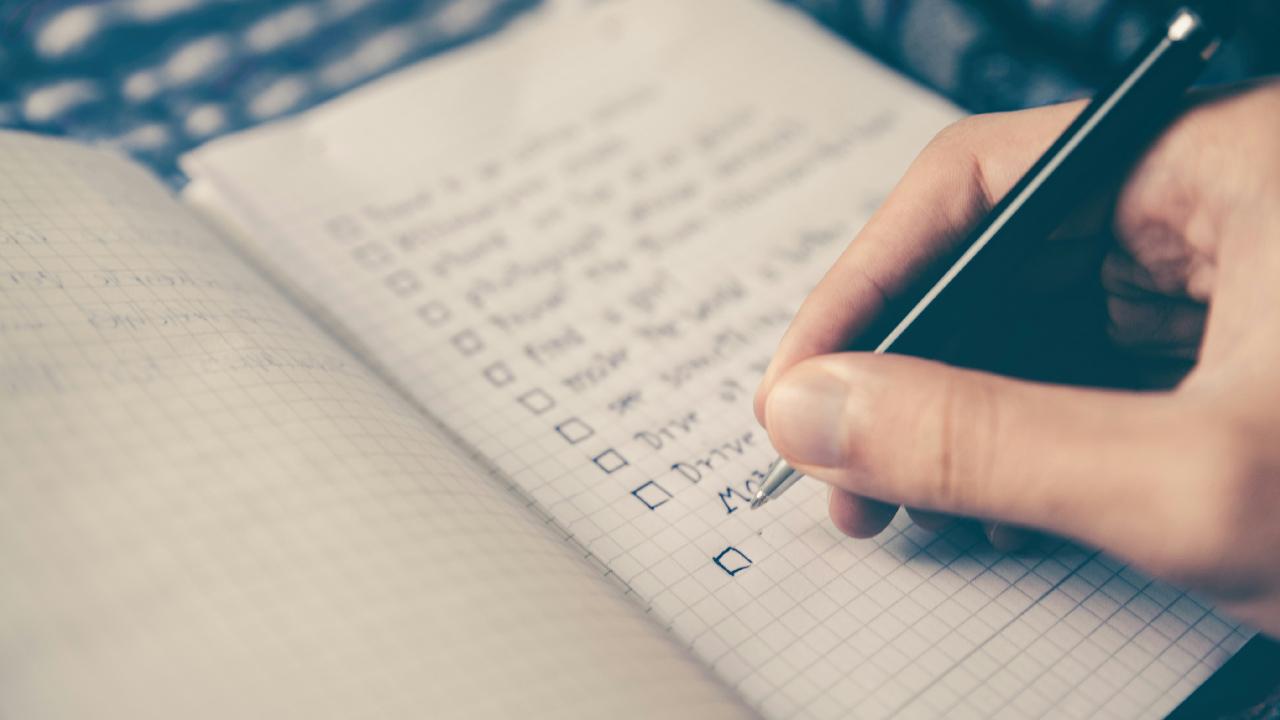 Decoding the Celebrity Speaker Rider An Event Planner’s Guide to Negotiation and Logistics