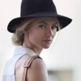 Rebecca Lee Funk - Professional null Speaker