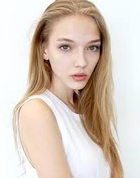 Allie Lewis - Professional null Speaker