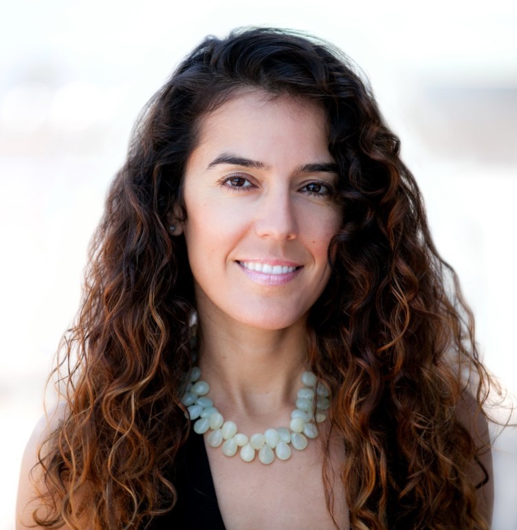 Anna Akbari - Professional null Speaker