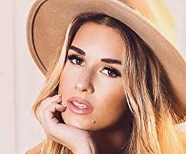 Jessie James Decker - Professional null Speaker
