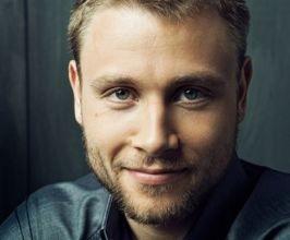 Max Riemelt - Professional null Speaker