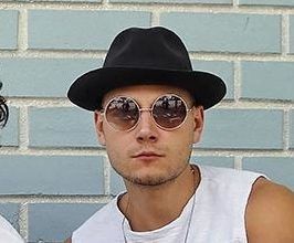 Lukas Graham - Professional null Speaker