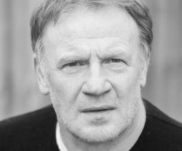 Mark Lewis Jones - Professional null Speaker