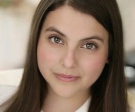 Beanie Feldstein - Professional null Speaker