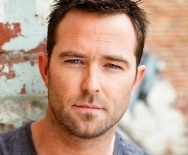 Sullivan Stapleton - Professional null Speaker