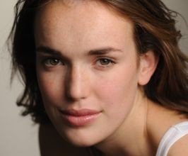 Elizabeth Henstridge - Professional null Speaker
