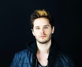 Viv and the Revival - Professional null Speaker