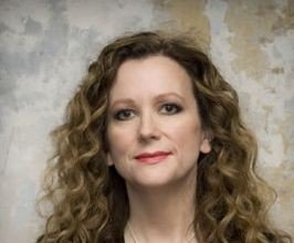 Laurell K. Hamilton - Professional null Speaker