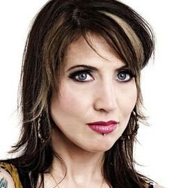 Hannah Aitchison - Professional null Speaker