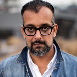 Suroosh Alvi - Professional null Speaker