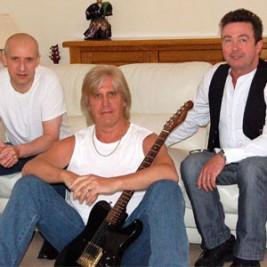 The Outfield - Professional null Speaker