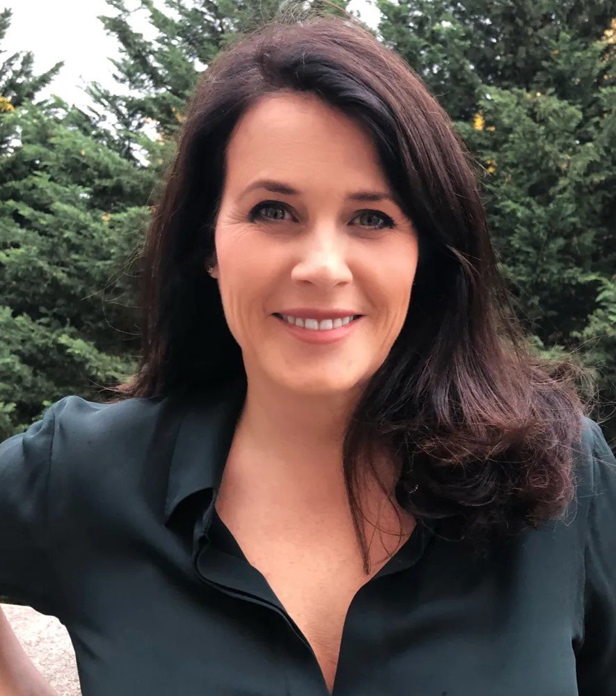 Lisa Oz - Professional Speakers Booking