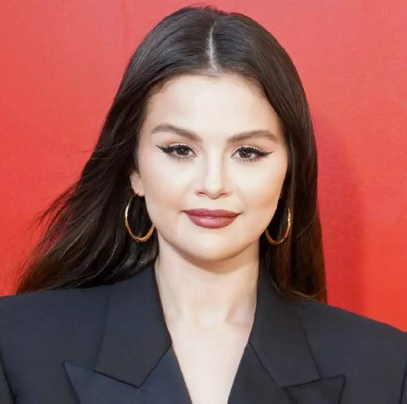 Selena Gomez - Professional null Speaker