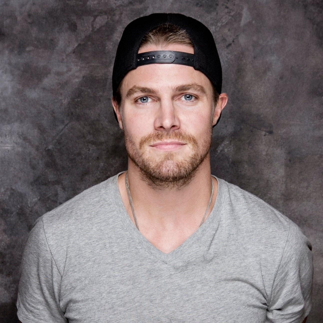 Stephen Amell - Professional null Speaker