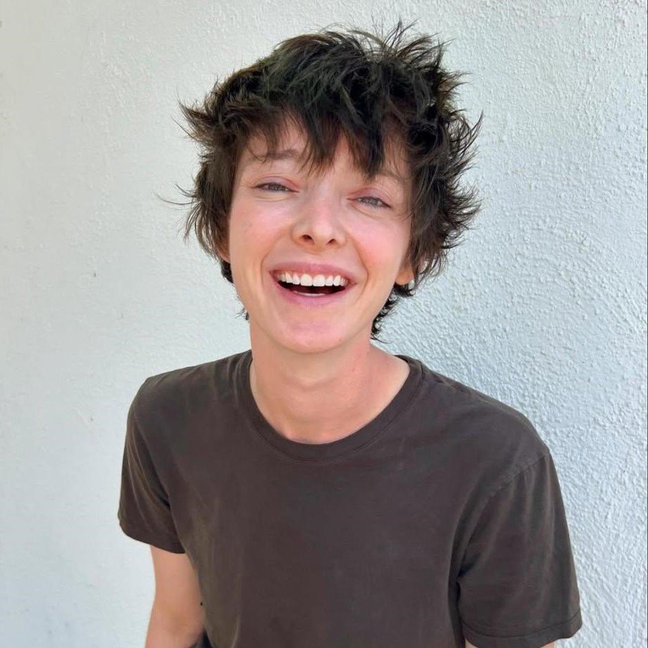 Emma Dumont - Professional null Speaker