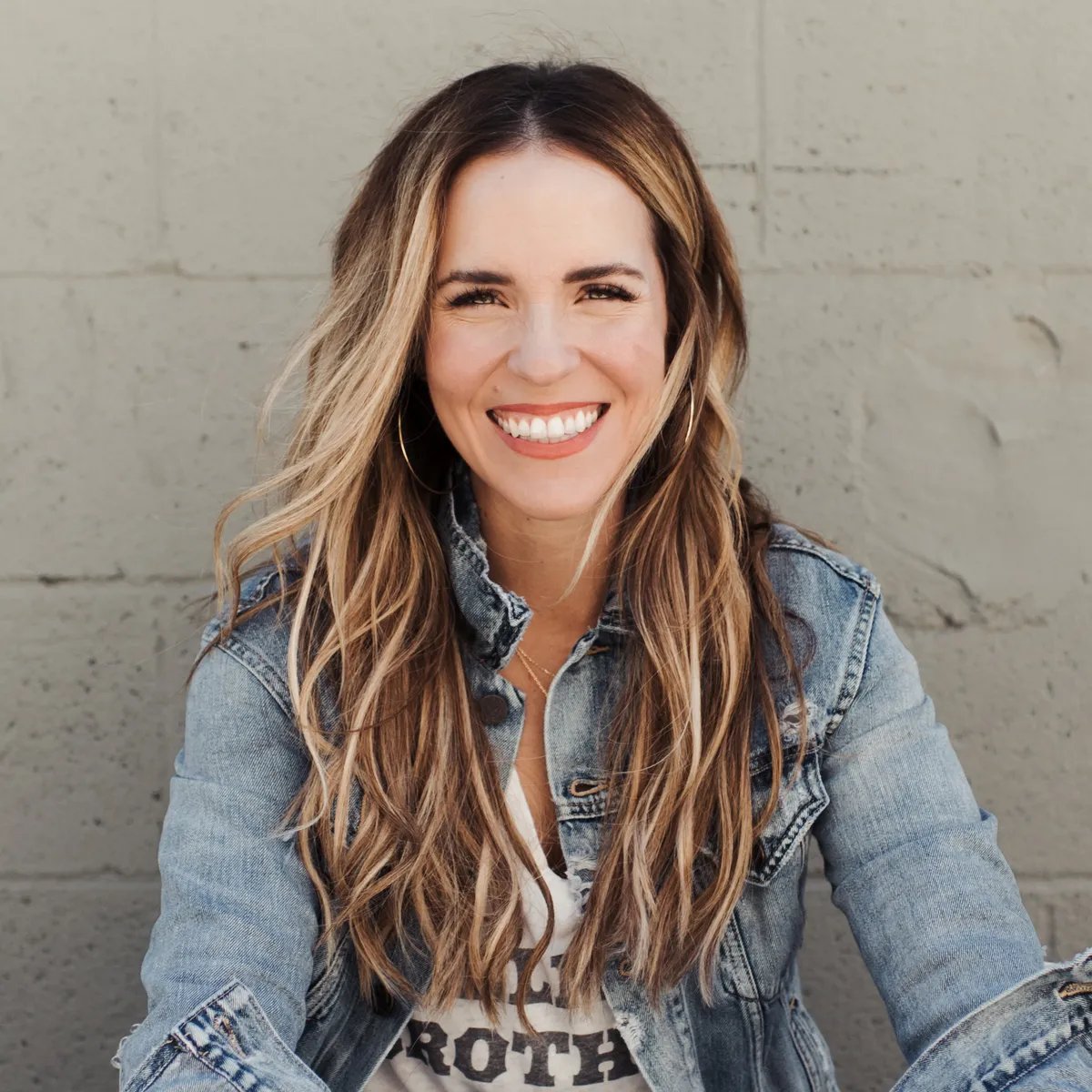 Rachel Hollis - Professional Speakers Booking
