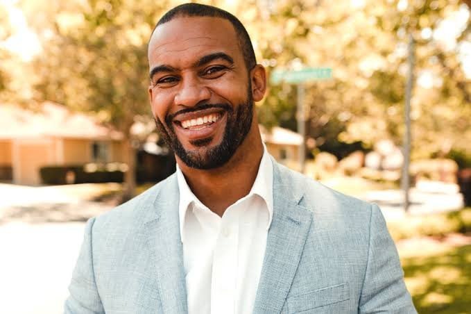 Anthony Trucks - Professional Speakers Booking