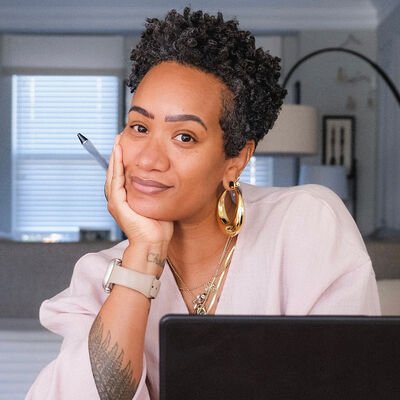 Alex Elle - Professional Speakers Booking