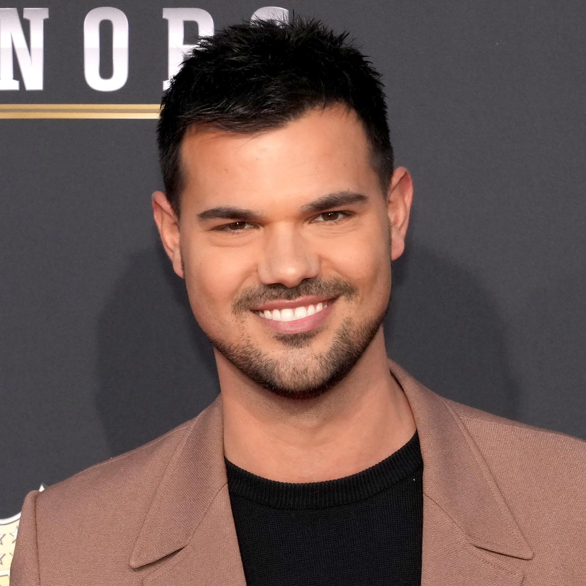 Taylor Lautner - Professional null Speaker