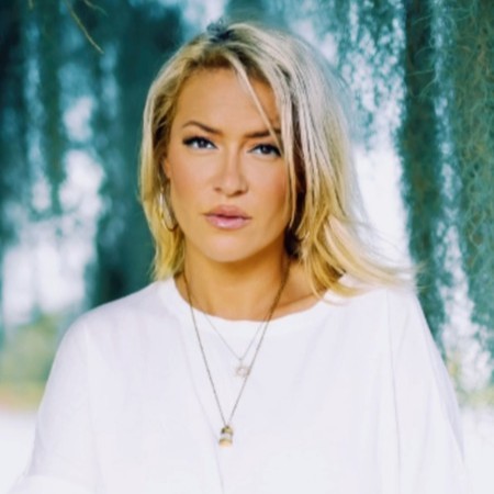 Kaya Jones - Professional null Speaker