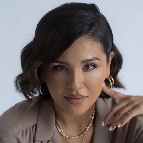 Annie Gonzalez - Professional null Speaker